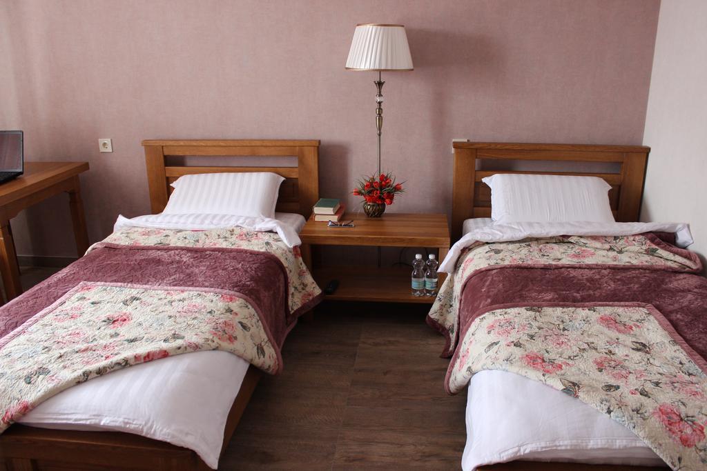 Barin House Hotel Суми Екстериор снимка